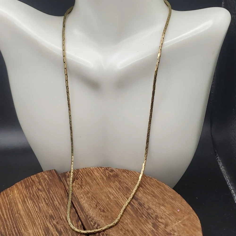 Ambassador necklace  gold‎ tone N3306